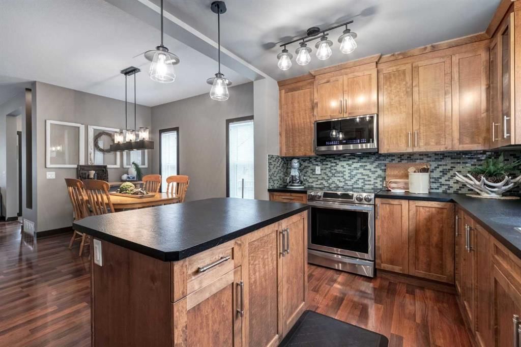 4 Copperpond Grove SE, Calgary — photo 5 of 25
