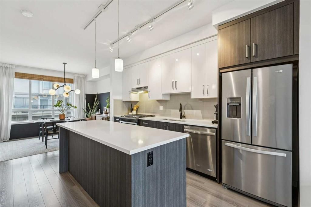 61 Sherwood Lane NW, Calgary — photo 3 of 34