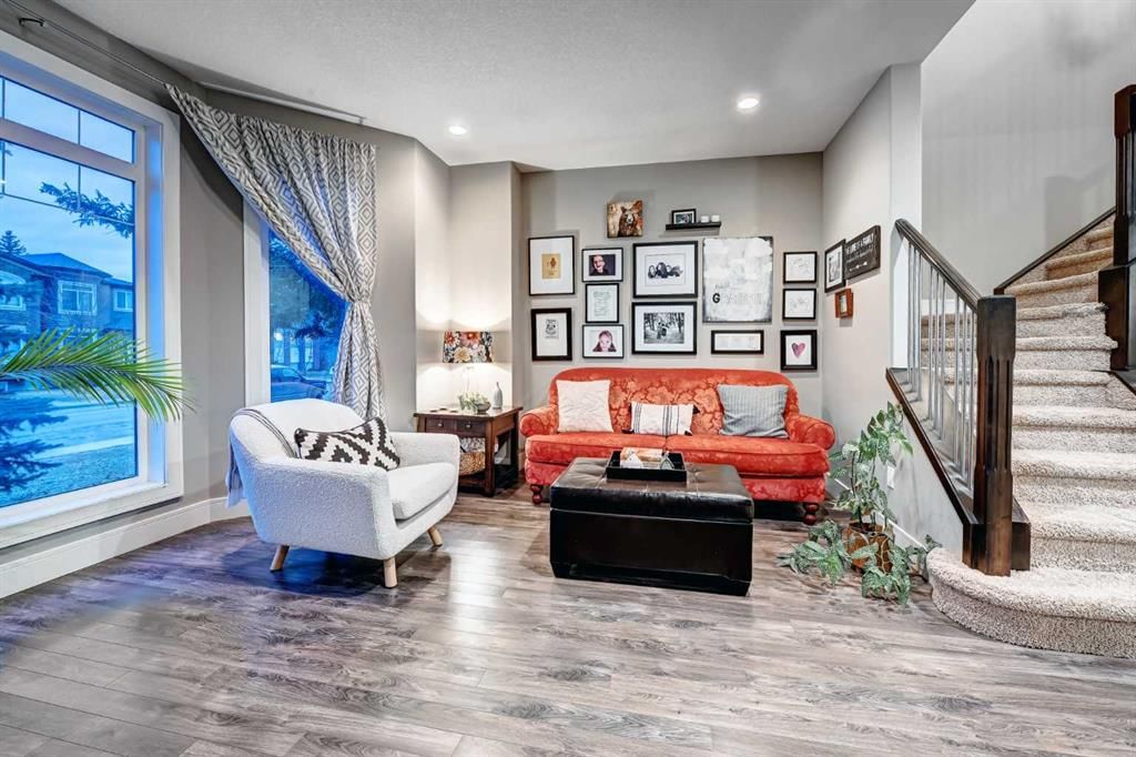 4418 19 Avenue NW, Calgary — photo 3 of 30