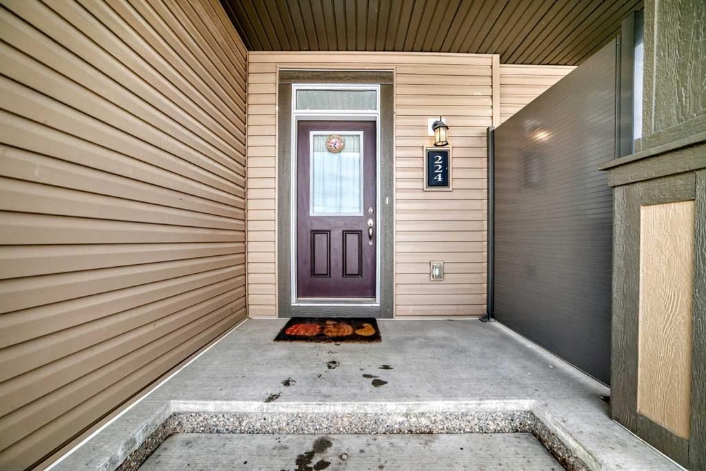 224 Carringham Way NW, Calgary — photo 2 of 50