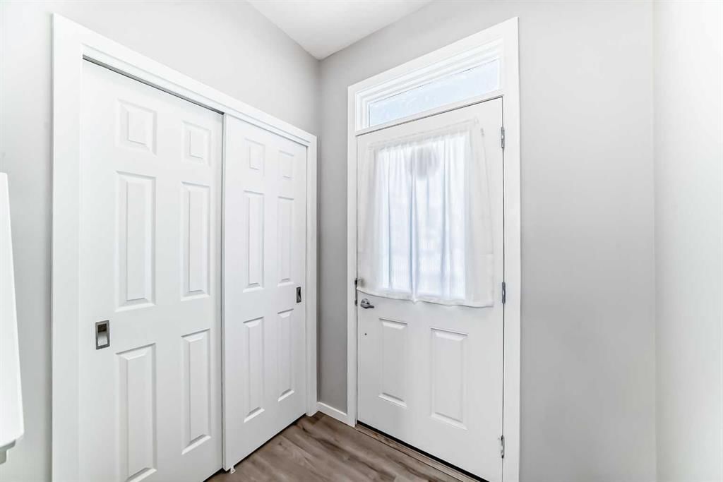 224 Carringham Way NW, Calgary — photo 3 of 50