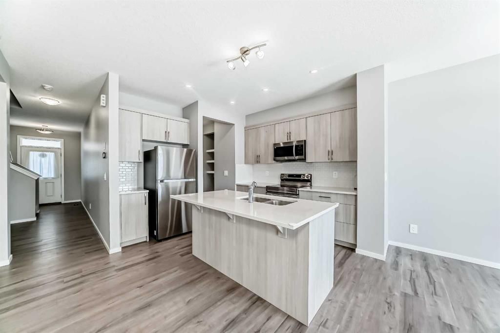 224 Carringham Way NW, Calgary — photo 5 of 50