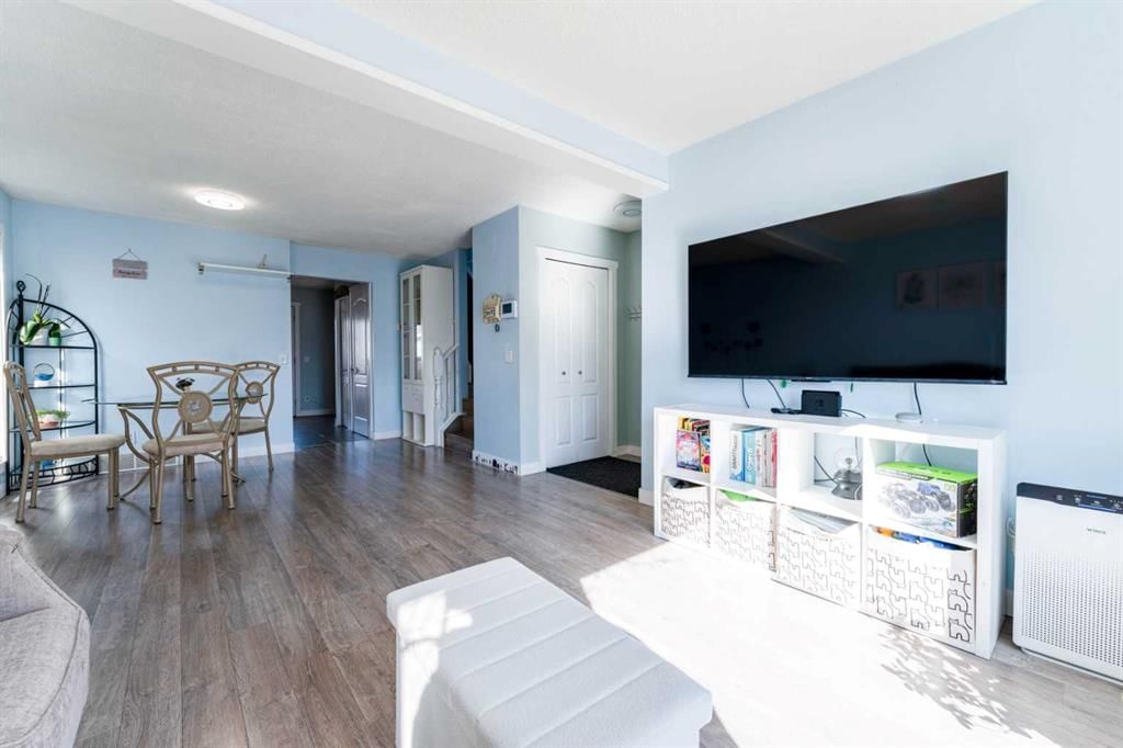 126 Erin Road SE, Calgary — photo 4 of 50
