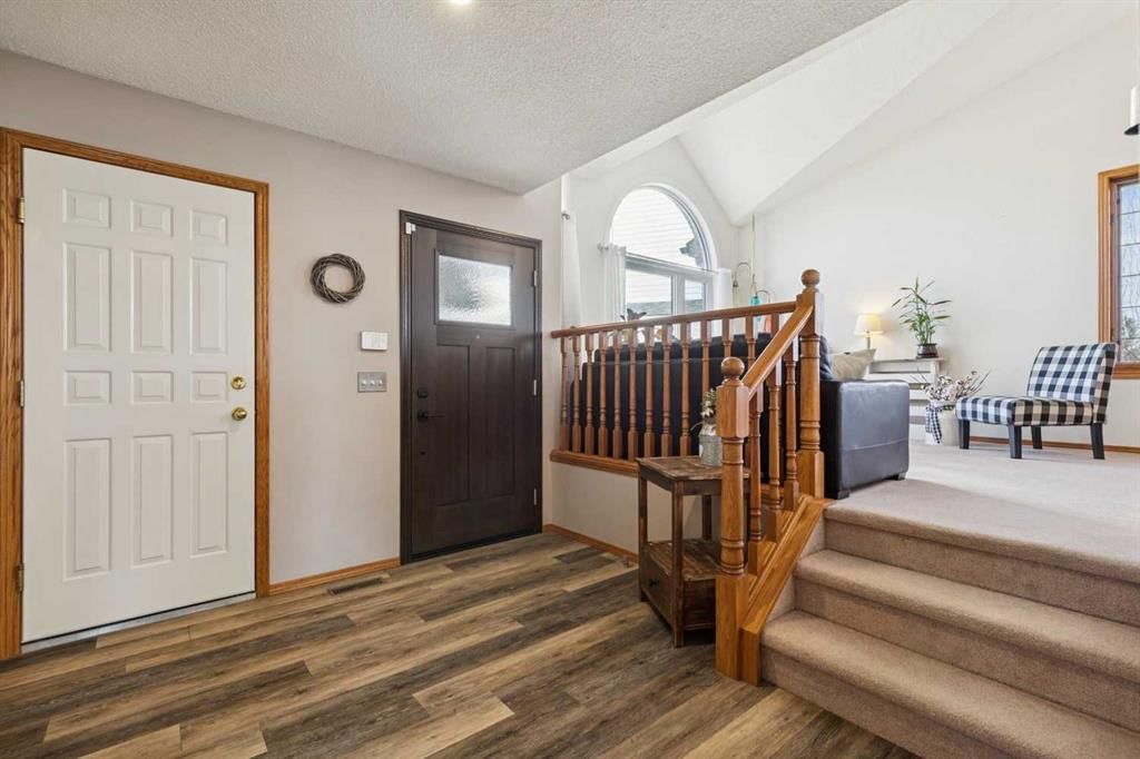99 Shawbrooke Crescent SW, Calgary — photo 2 of 42