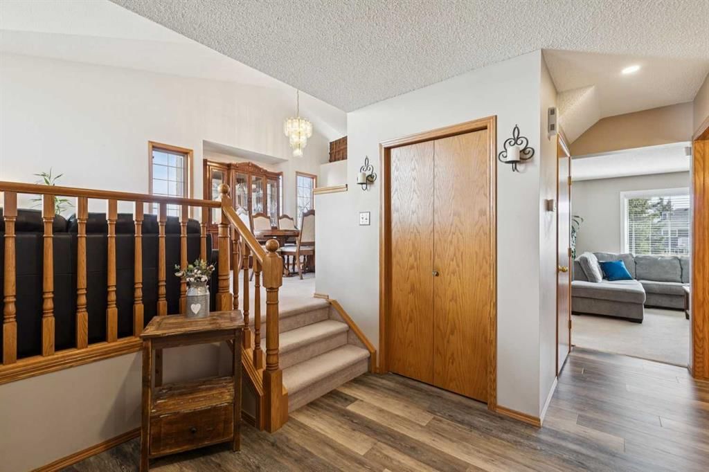 99 Shawbrooke Crescent SW, Calgary — photo 3 of 42