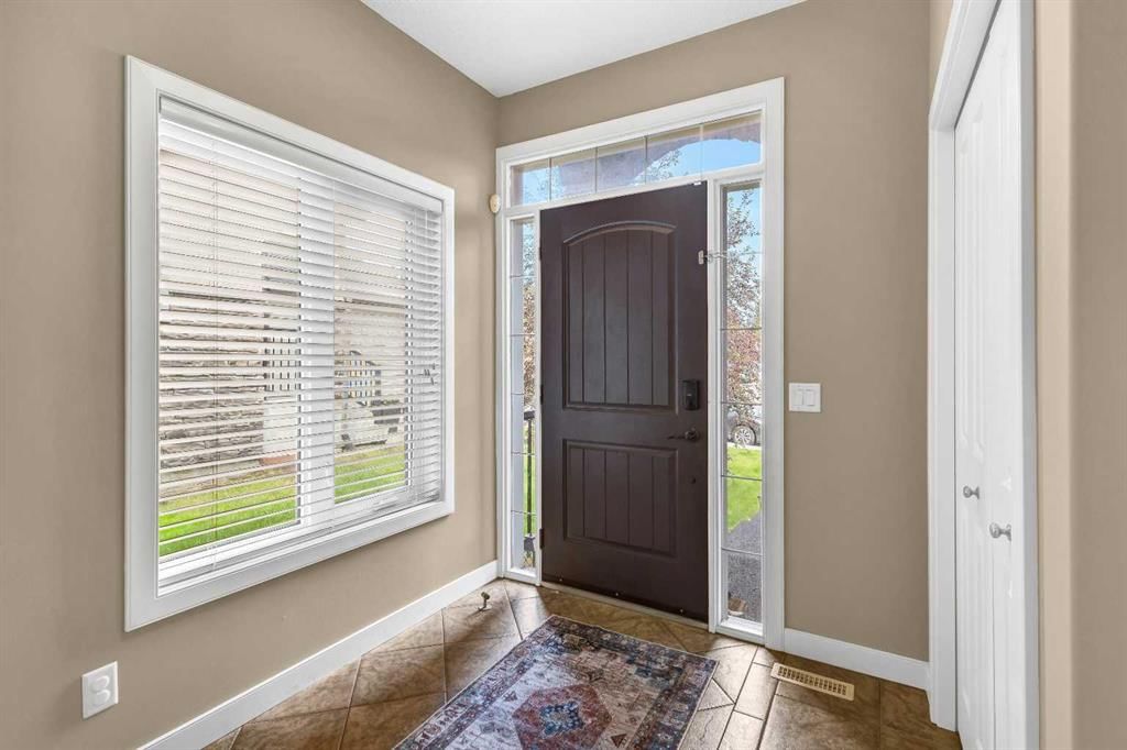 84 Sherwood Rise NW, Calgary — photo 4 of 50