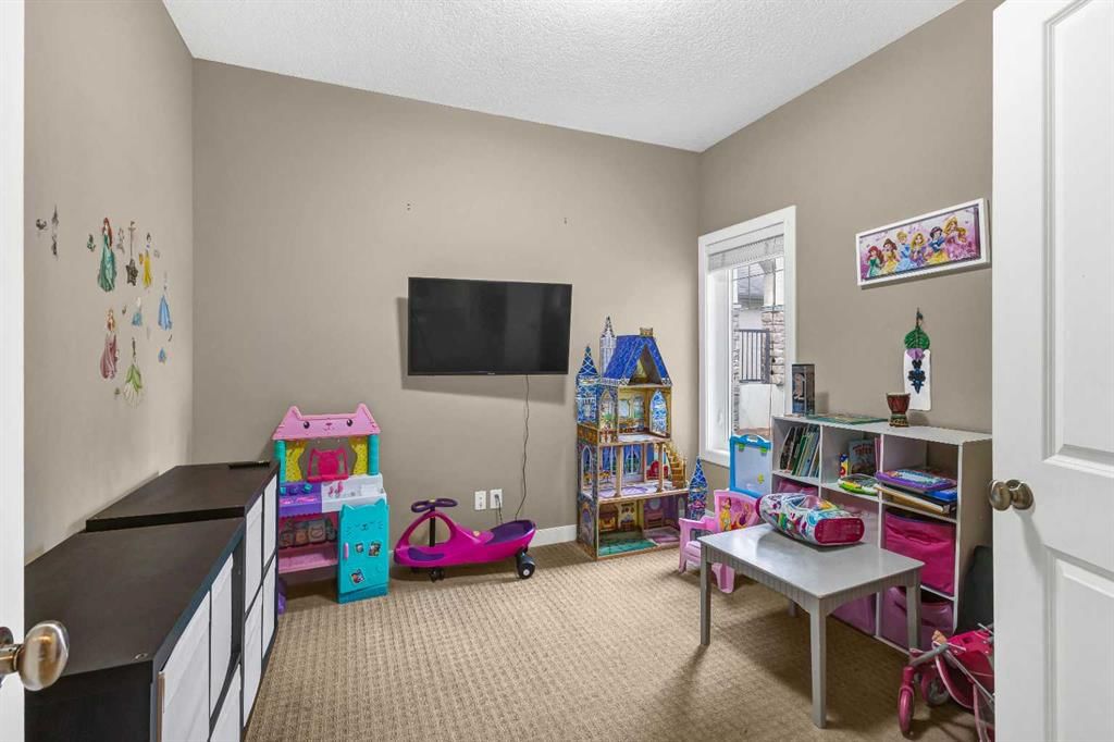 84 Sherwood Rise NW, Calgary — photo 5 of 50