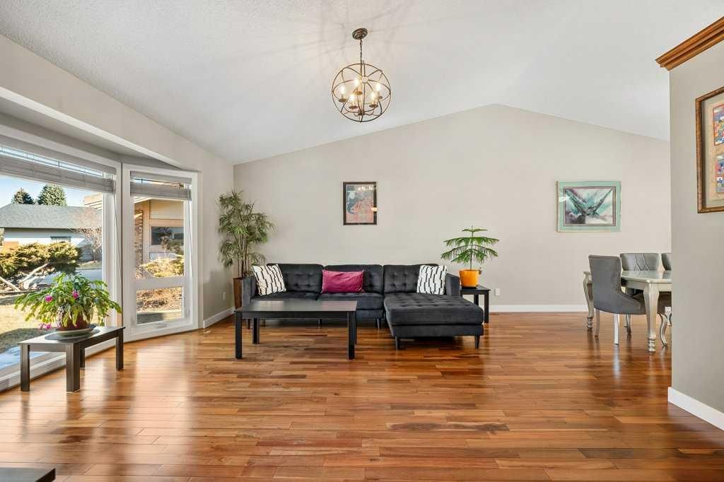 44 Deerbrook Crescent SE, Calgary — photo 4 of 50