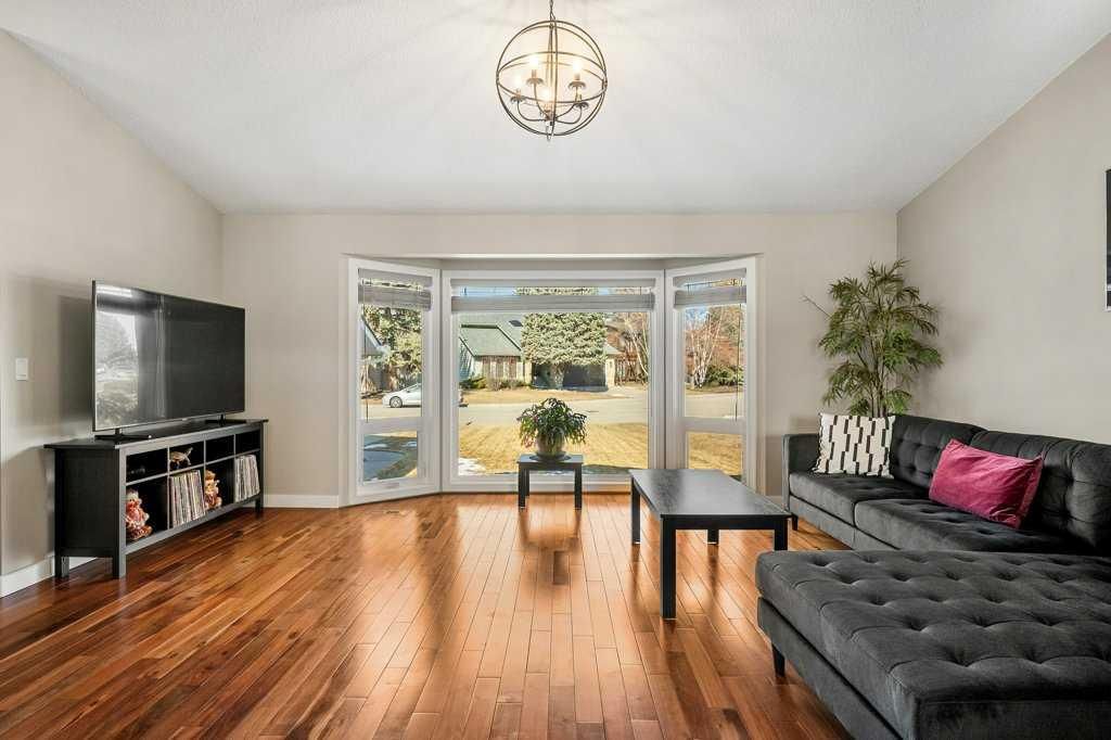 44 Deerbrook Crescent SE, Calgary — photo 5 of 50