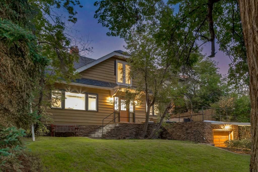 1424 premier Way SW, Calgary — main listing photo