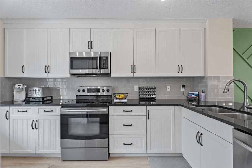 216 Copperpond Parade SE, Calgary — photo 3 of 44