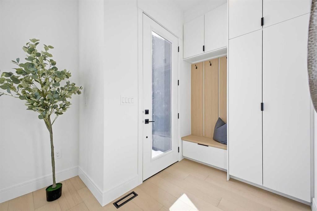 2105A 7 Street NE, Calgary — photo 3 of 49