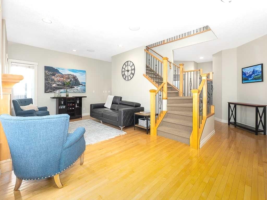 195 Royal Birkdale Crescent NW, Calgary — photo 3 of 34