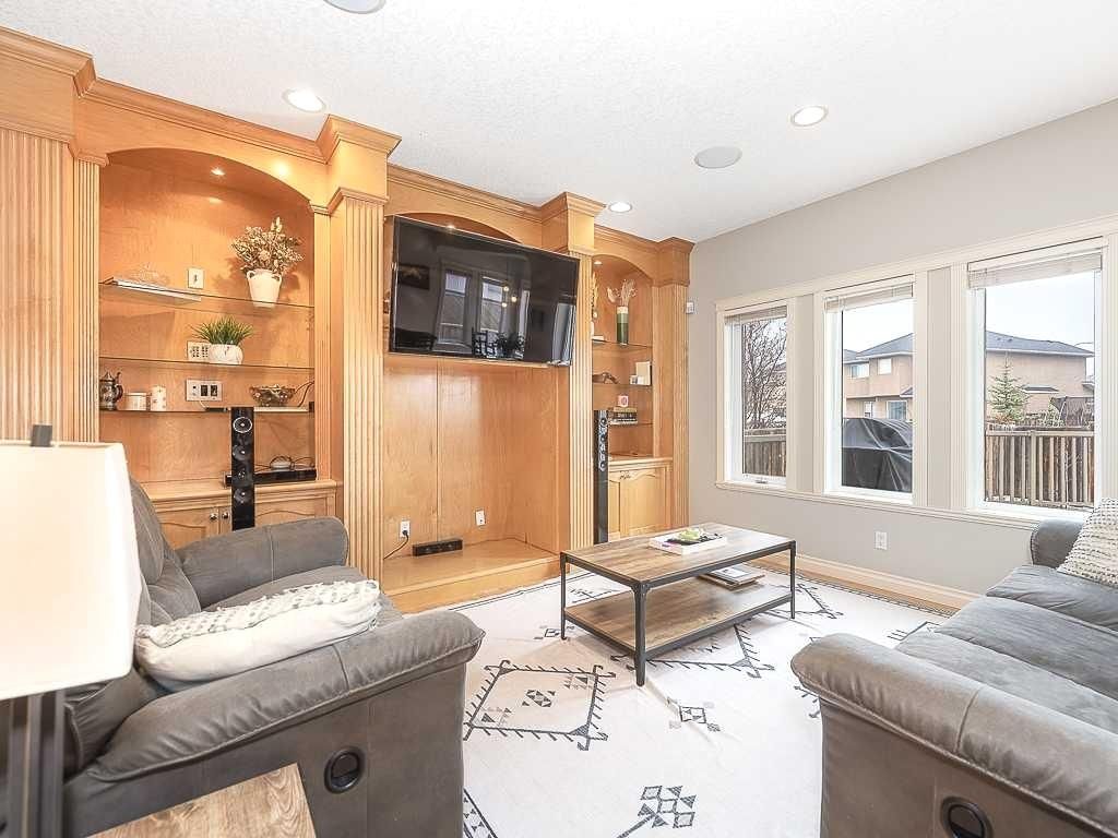 195 Royal Birkdale Crescent NW, Calgary — photo 5 of 34