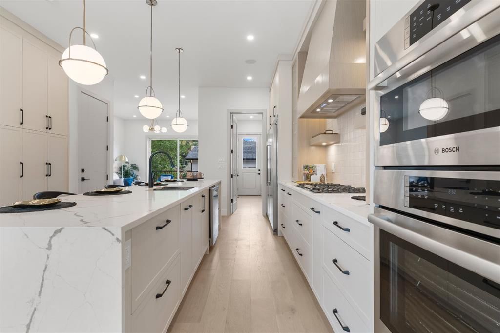 3110 40 Street SW, Calgary — photo 4 of 49