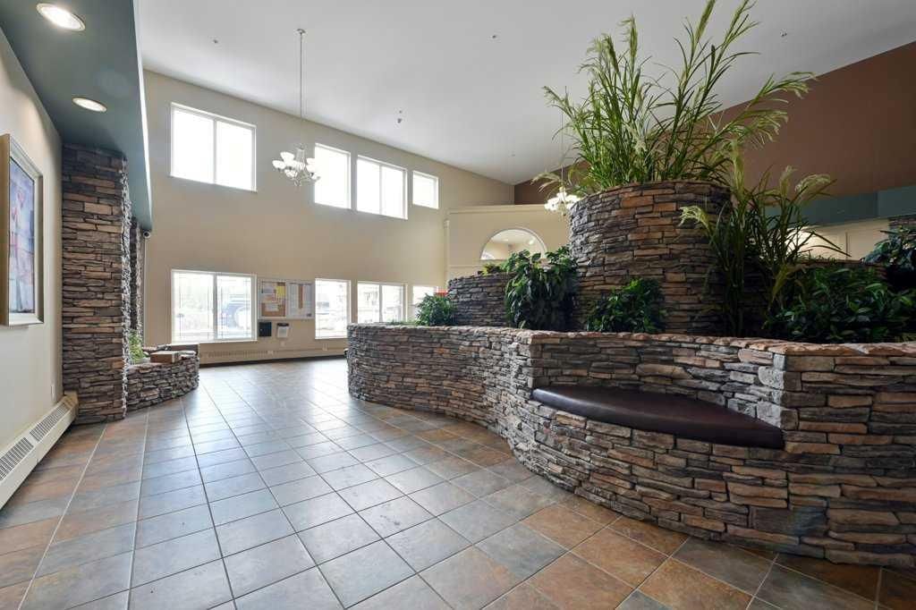 108, 20 Discovery Ridge Close SW, Calgary — photo 4 of 37