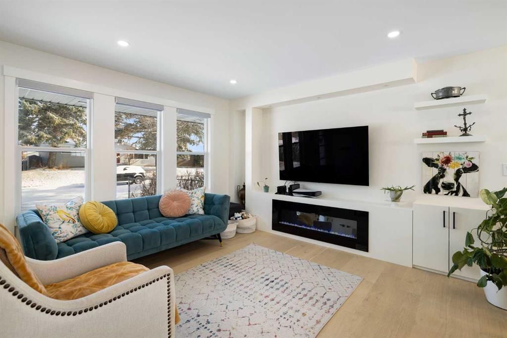 523 Athlone Road SE, Calgary — photo 4 of 43