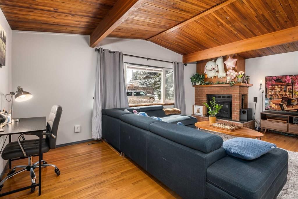 628 Seymour Avenue SW, Calgary — photo 2 of 35