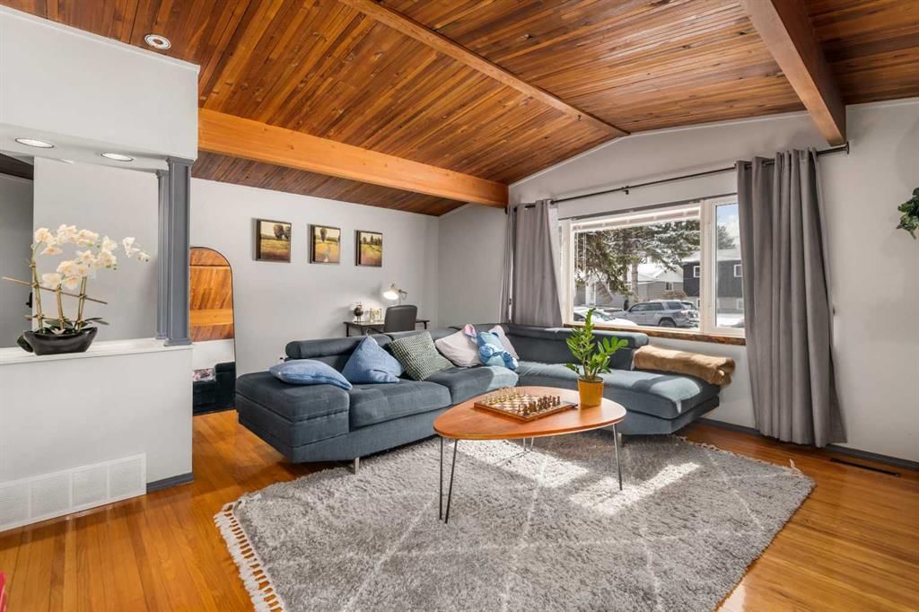 628 Seymour Avenue SW, Calgary — photo 4 of 35
