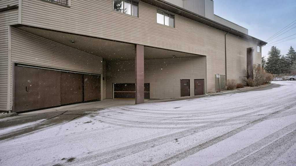 324, 2425 90 Avenue SW, Calgary — photo 3 of 38