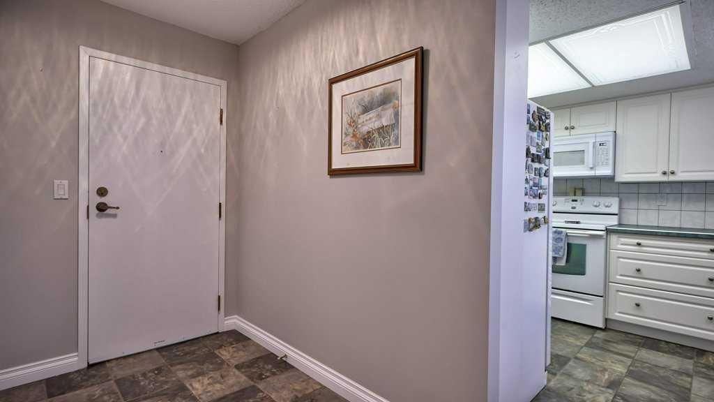 324, 2425 90 Avenue SW, Calgary — photo 4 of 38