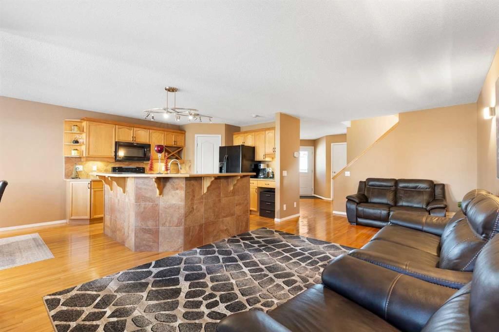 227 Bridlewood Circle SW, Calgary — photo 4 of 34