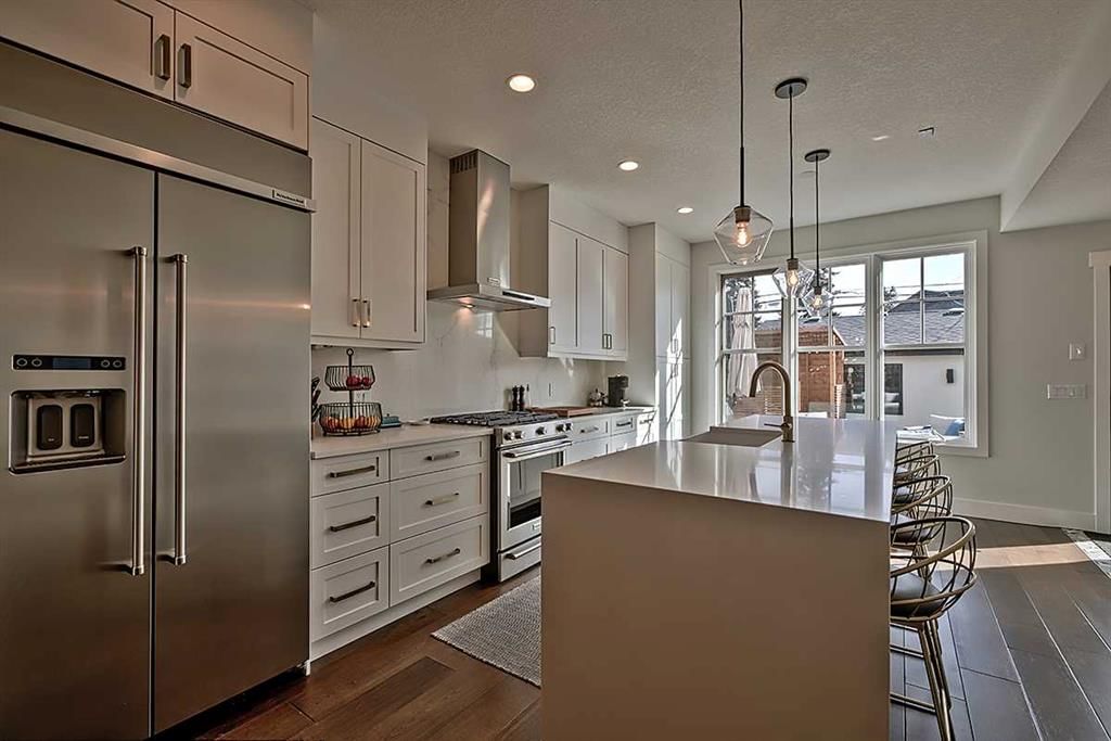 2438 25 Street SW, Calgary — photo 2 of 43