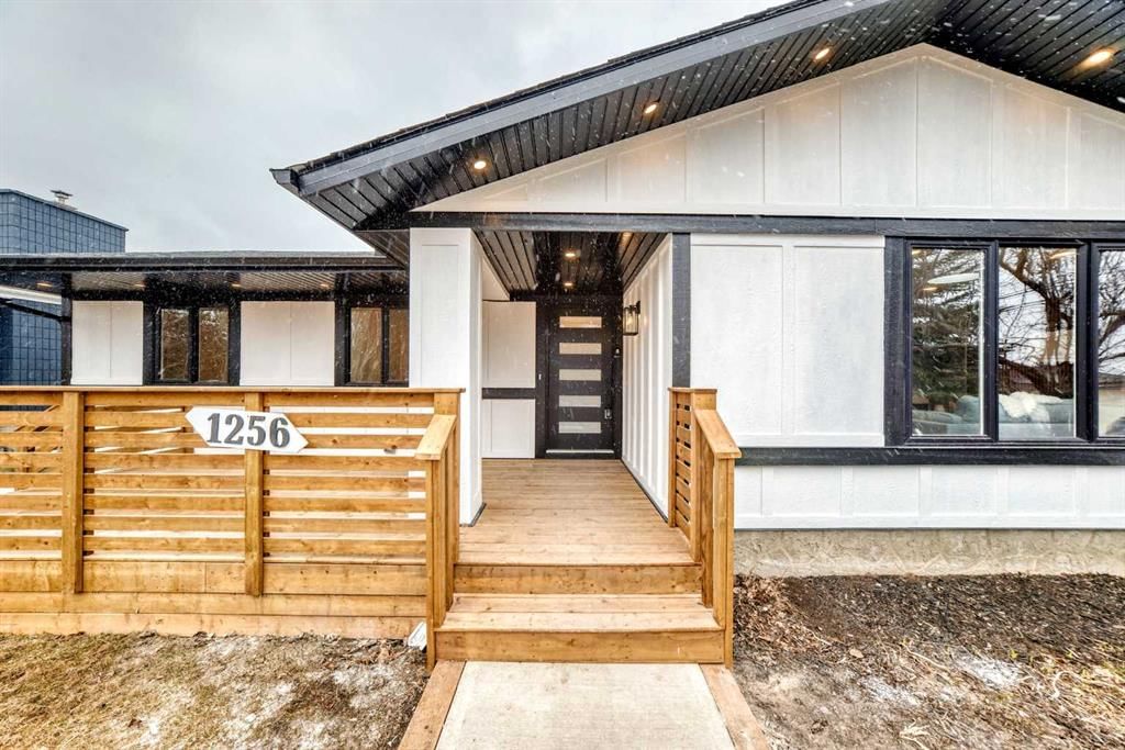1256 Lake Twintree Drive SE, Calgary — photo 2 of 43