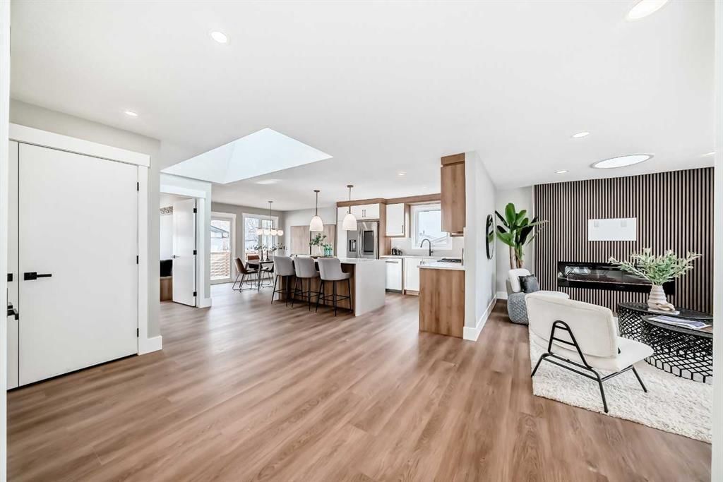 1256 Lake Twintree Drive SE, Calgary — photo 3 of 43