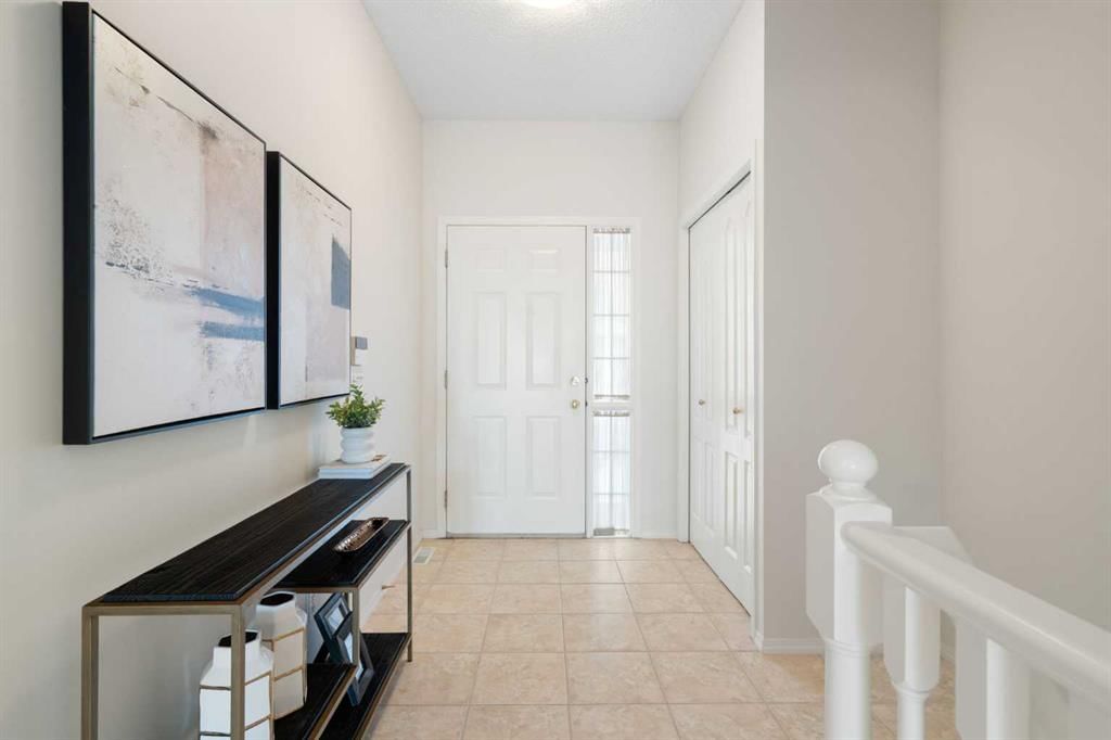 100 Hamptons Link NW, Calgary — photo 2 of 49