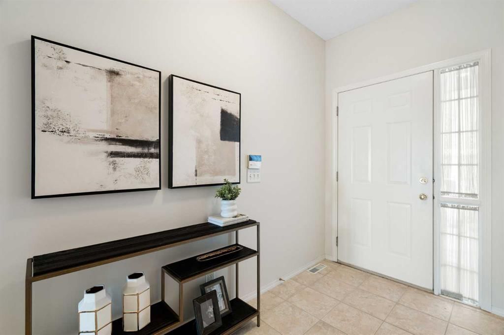 100 Hamptons Link NW, Calgary — photo 3 of 49