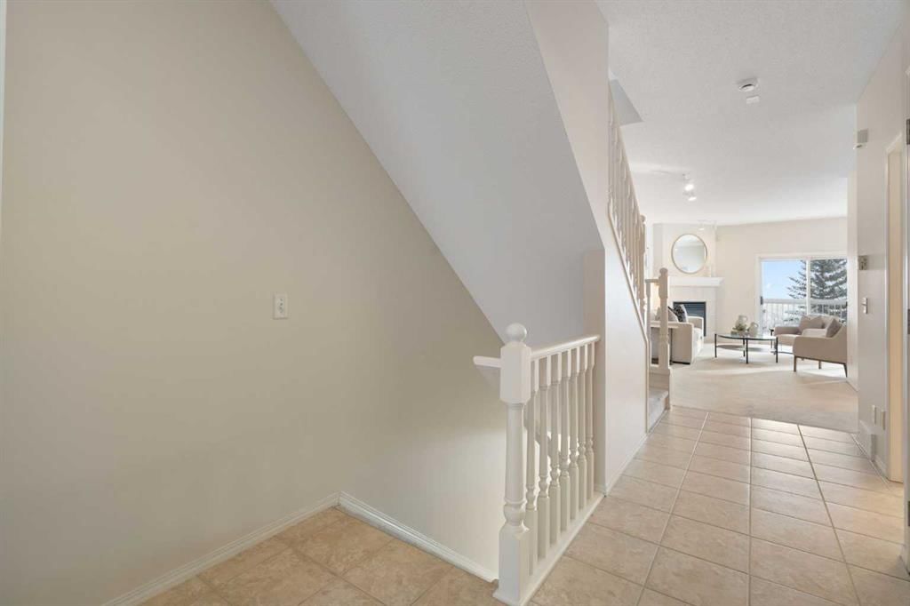 100 Hamptons Link NW, Calgary — photo 4 of 49