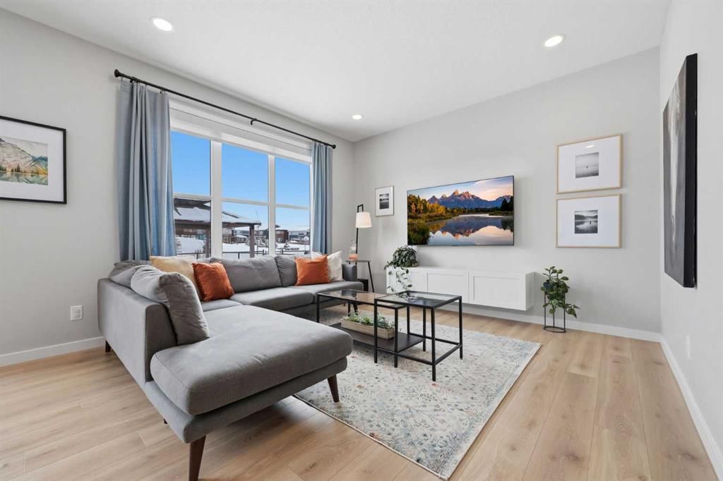 305 Carringsby Way NW, Calgary — photo 4 of 41