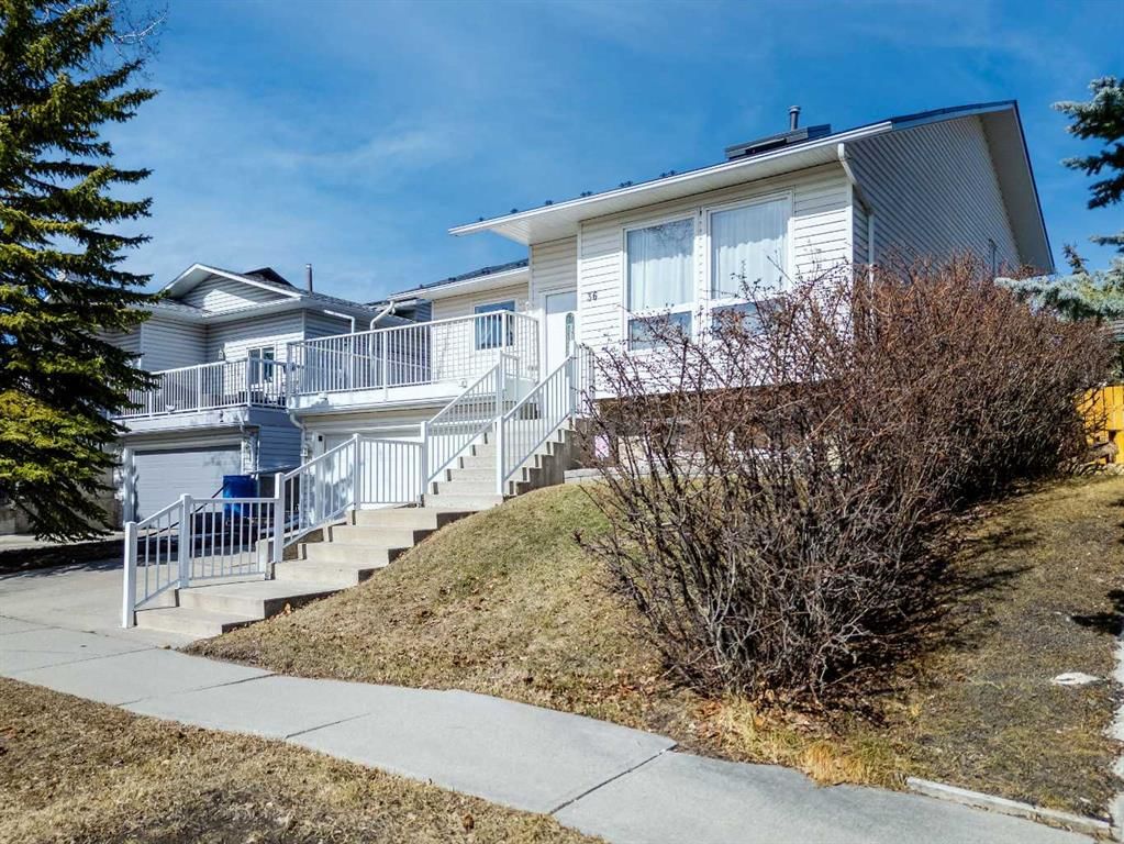 36 Woodglen Rise SW, Calgary — photo 2 of 42