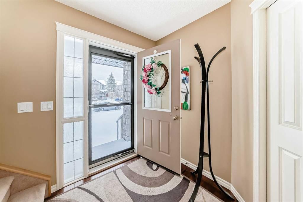 41 Kincora Drive NW, Calgary — photo 2 of 46