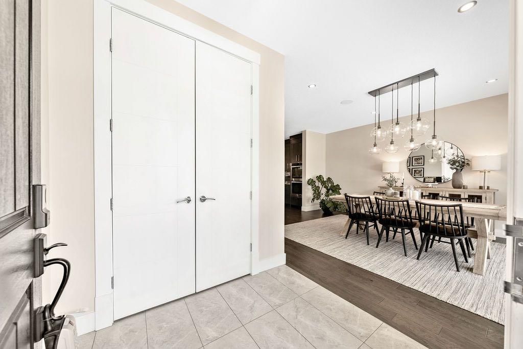 1126 40 Street SW, Calgary — photo 2 of 39