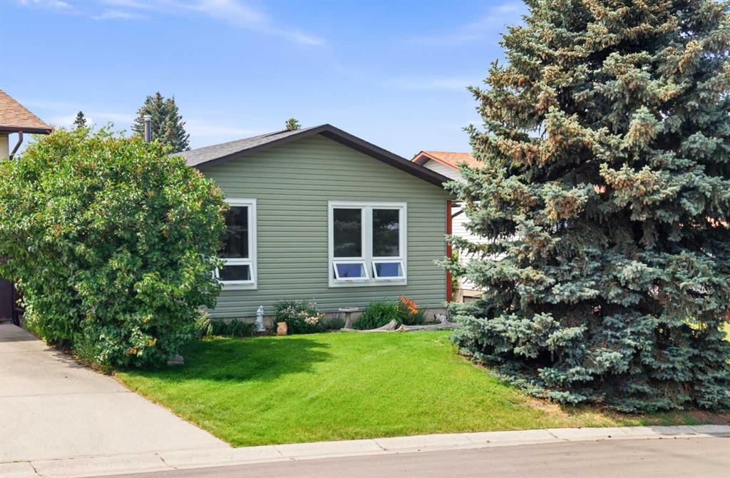 11 Beddington Green NE, Calgary — photo 2 of 44