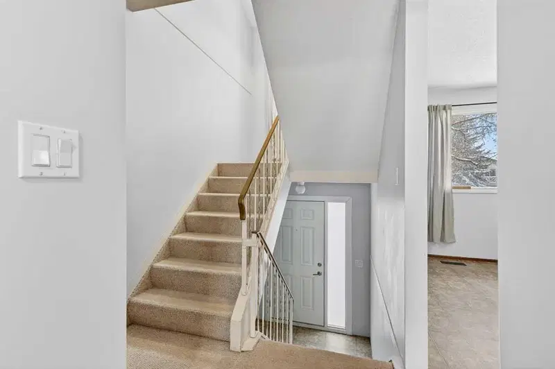 1502 Ranchlands Way NW, Calgary — photo 2 of 23