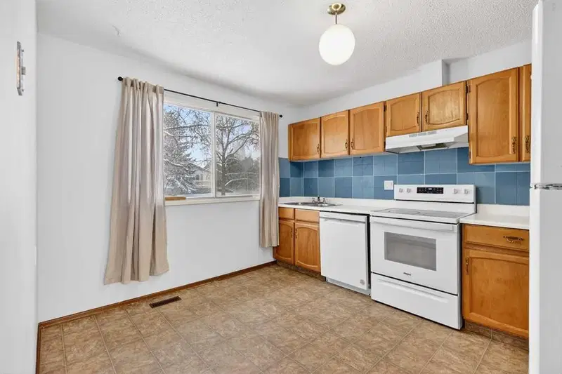 1502 Ranchlands Way NW, Calgary — photo 3 of 23