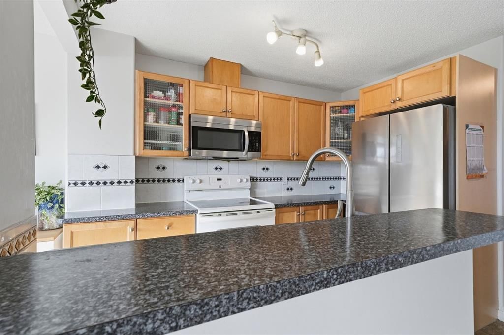 49 Royal Birch Mount NW, Calgary — photo 4 of 37