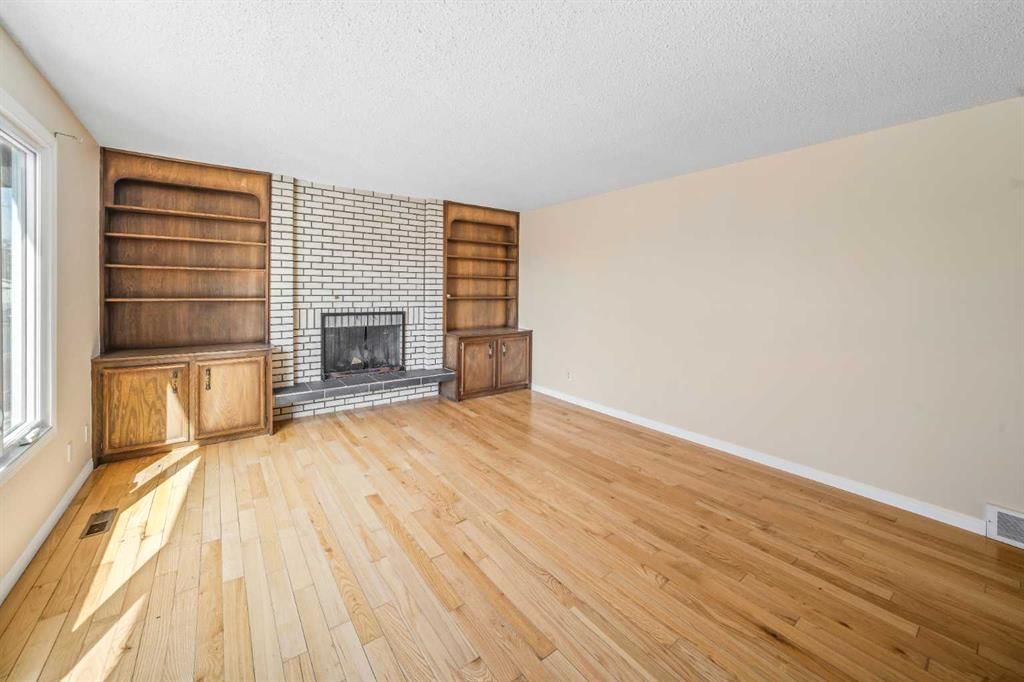 408 Queen Charlotte Drive SE, Calgary — photo 5 of 25