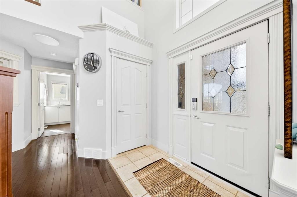 46 Discovery Ridge Road SW, Calgary — photo 3 of 50