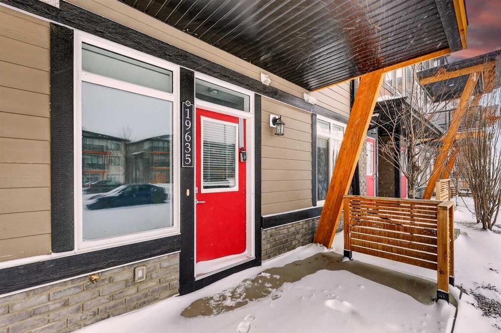 19635 45 Street SE, Calgary — photo 3 of 17