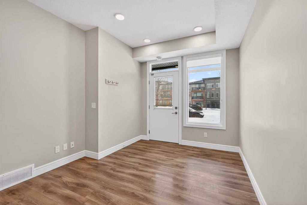 19635 45 Street SE, Calgary — photo 4 of 17