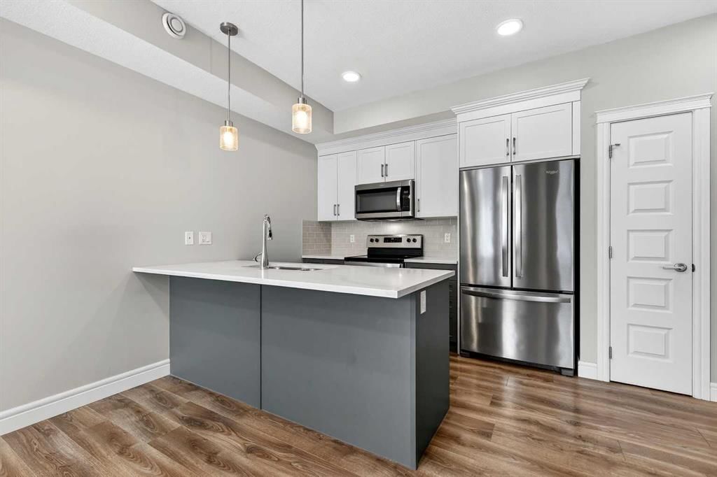 19635 45 Street SE, Calgary — photo 5 of 17