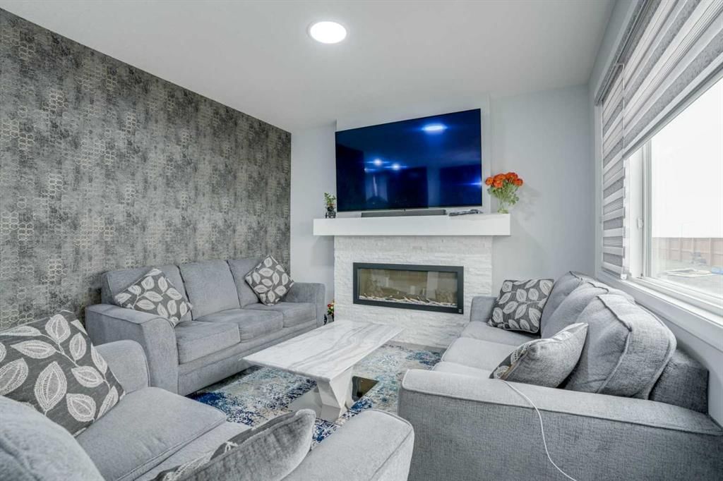 673 Corner Meadows Way NE, Calgary — photo 2 of 34
