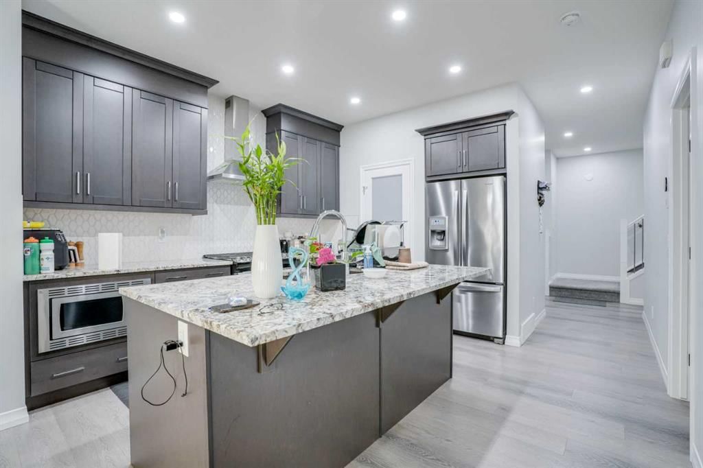 673 Corner Meadows Way NE, Calgary — photo 3 of 34