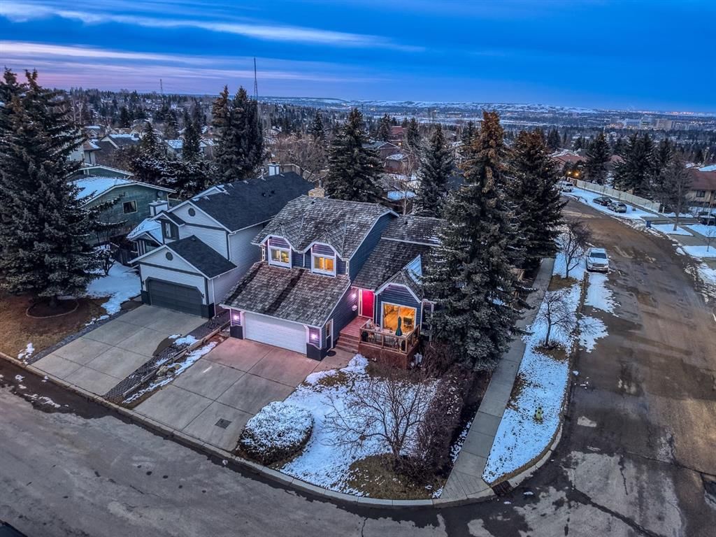 76 Stradbrooke Way SW, Calgary — photo 2 of 50