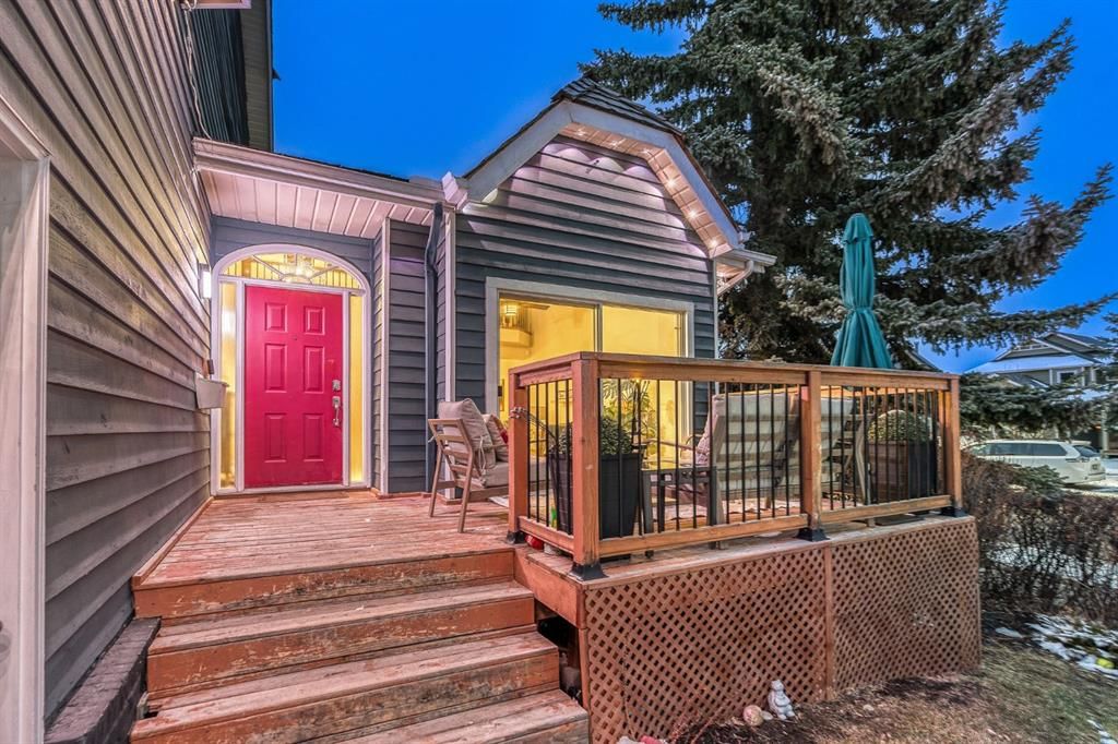 76 Stradbrooke Way SW, Calgary — photo 3 of 50