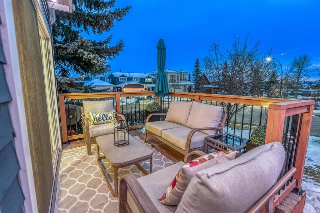 76 Stradbrooke Way SW, Calgary — photo 4 of 50